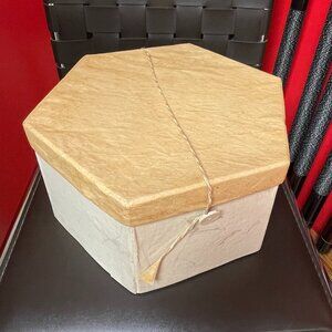 The Body Shop collapsable gift box - distressed/recycled look - Vintage